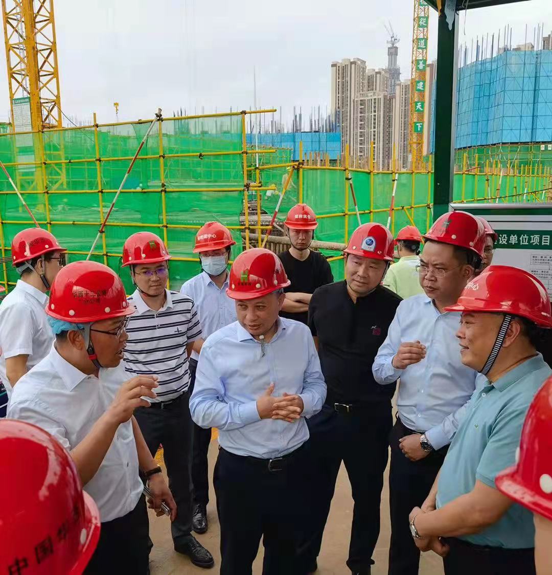 四川省住建廳黨組書記、廳長(zhǎng)何樹平一行到玉景苑項(xiàng)目調(diào)研