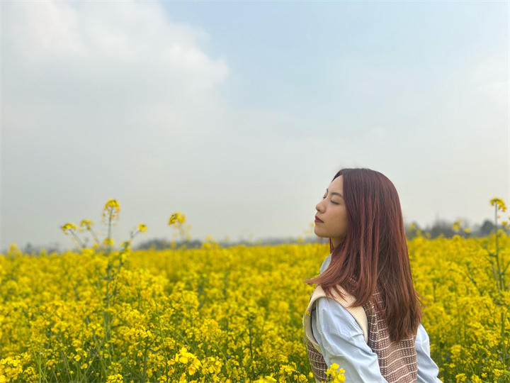 個(gè)人三等獎(jiǎng)  何夢(mèng)璇  面朝花海，春暖花開.jpg